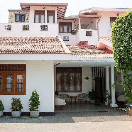 Suriya Arana Bed and Breakfast Negombo Buitenkant foto