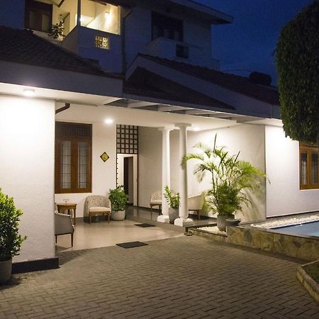 Suriya Arana Bed and Breakfast Negombo Buitenkant foto
