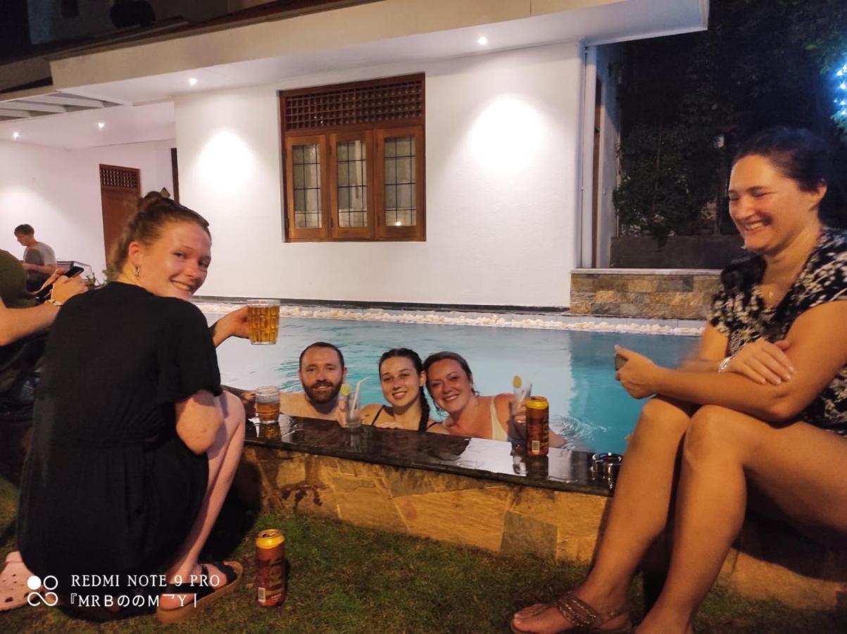 Suriya Arana Bed and Breakfast Negombo Buitenkant foto