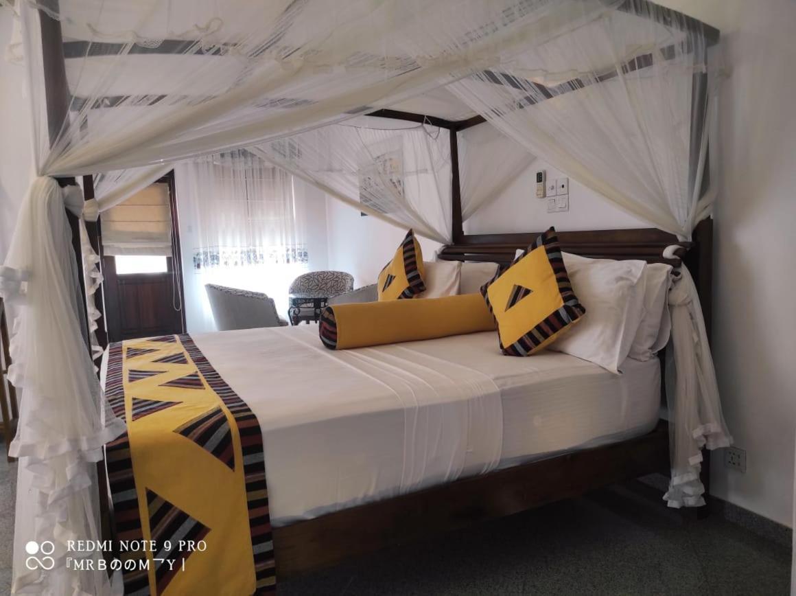 Suriya Arana Bed and Breakfast Negombo Buitenkant foto