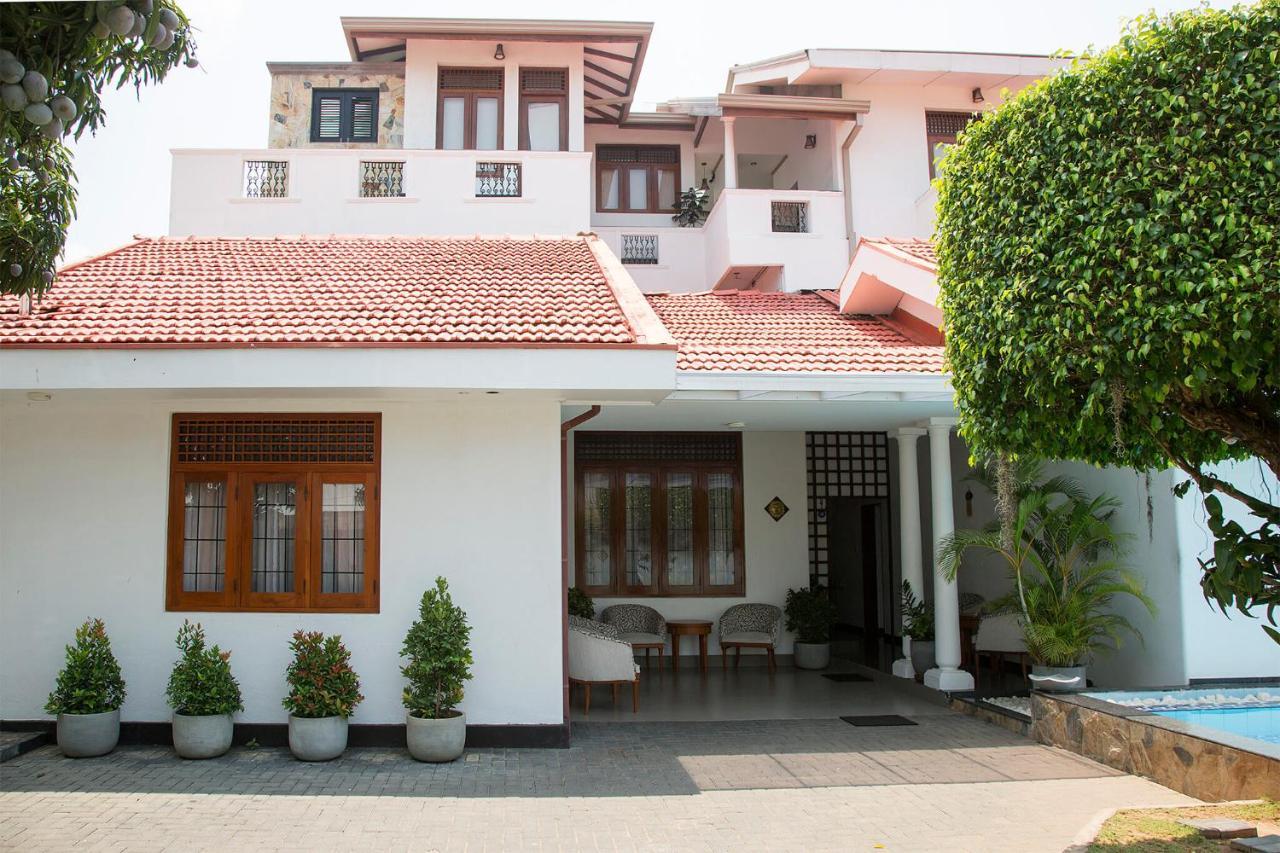 Suriya Arana Bed and Breakfast Negombo Buitenkant foto