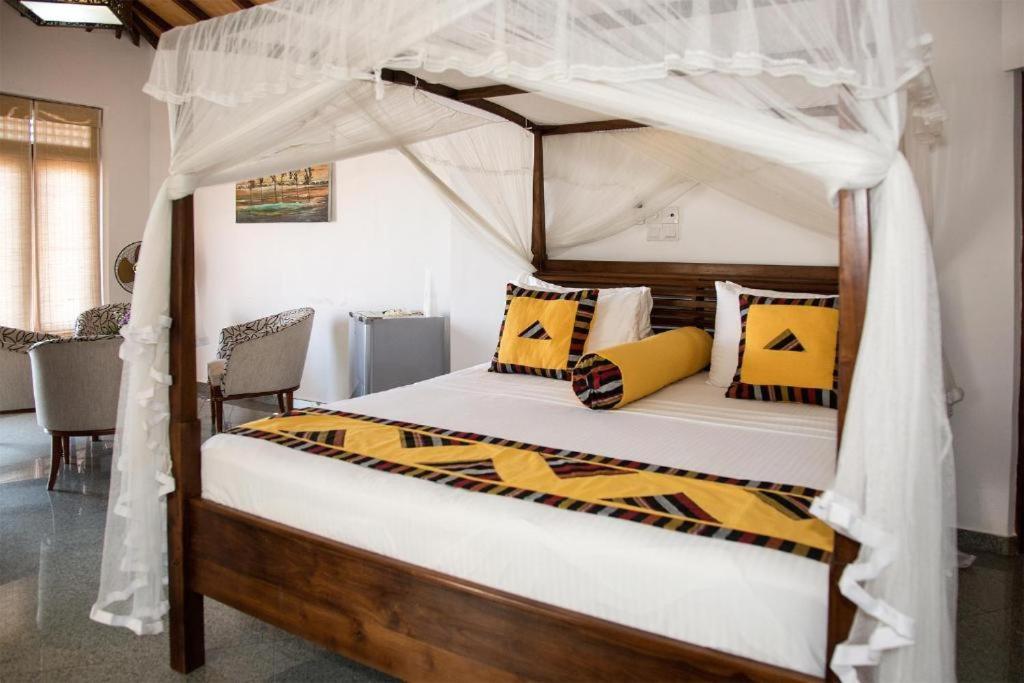 Suriya Arana Bed and Breakfast Negombo Buitenkant foto