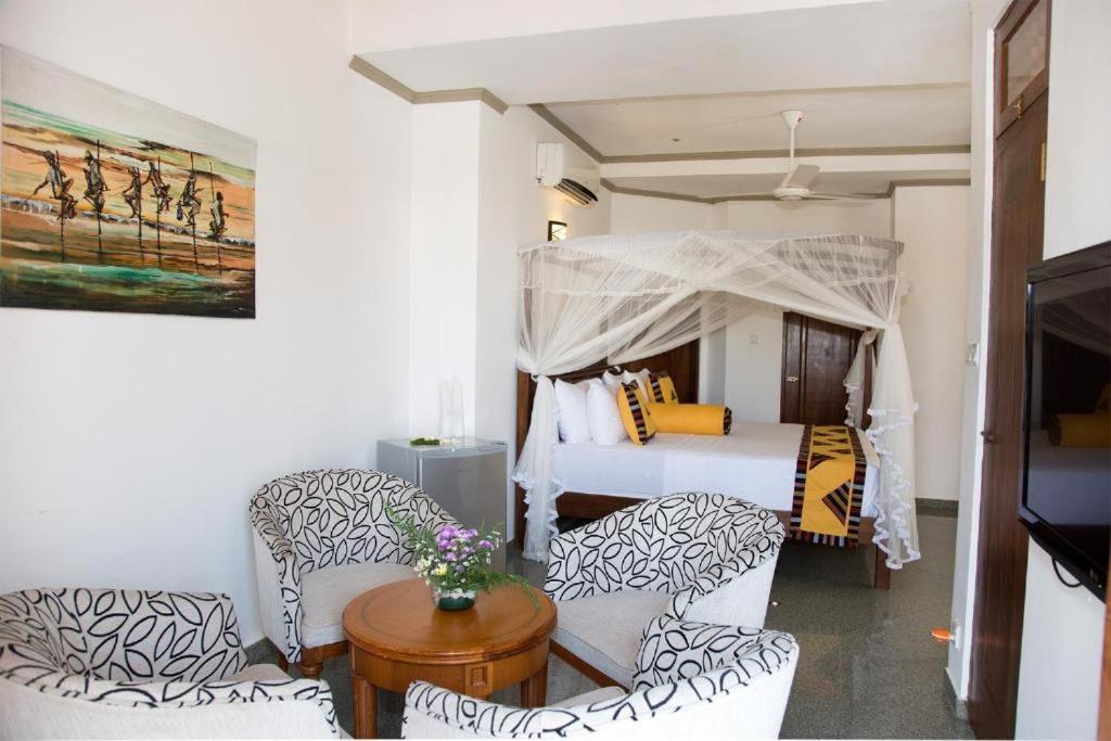 Suriya Arana Bed and Breakfast Negombo Buitenkant foto