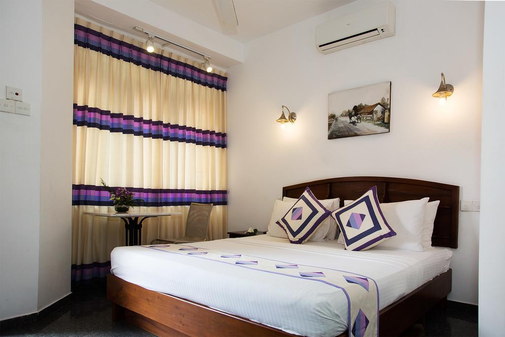 Suriya Arana Bed and Breakfast Negombo Buitenkant foto