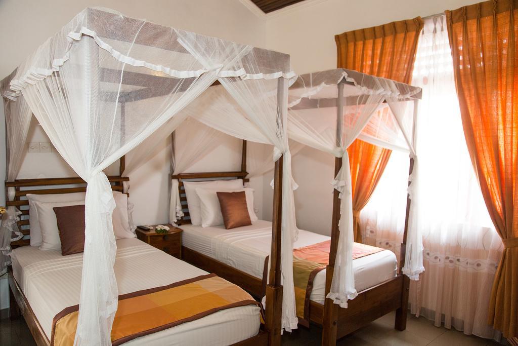 Suriya Arana Bed and Breakfast Negombo Buitenkant foto
