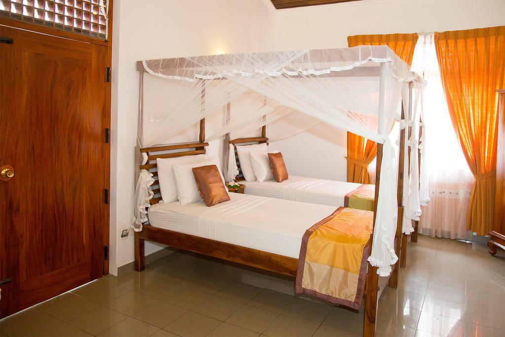 Suriya Arana Bed and Breakfast Negombo Buitenkant foto