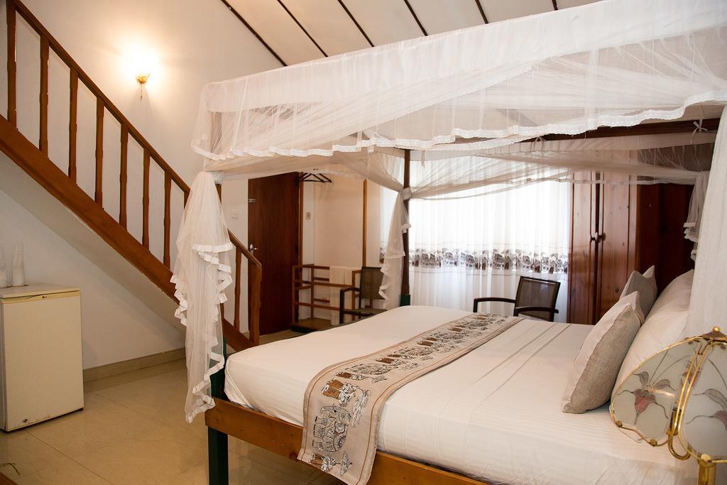 Suriya Arana Bed and Breakfast Negombo Buitenkant foto