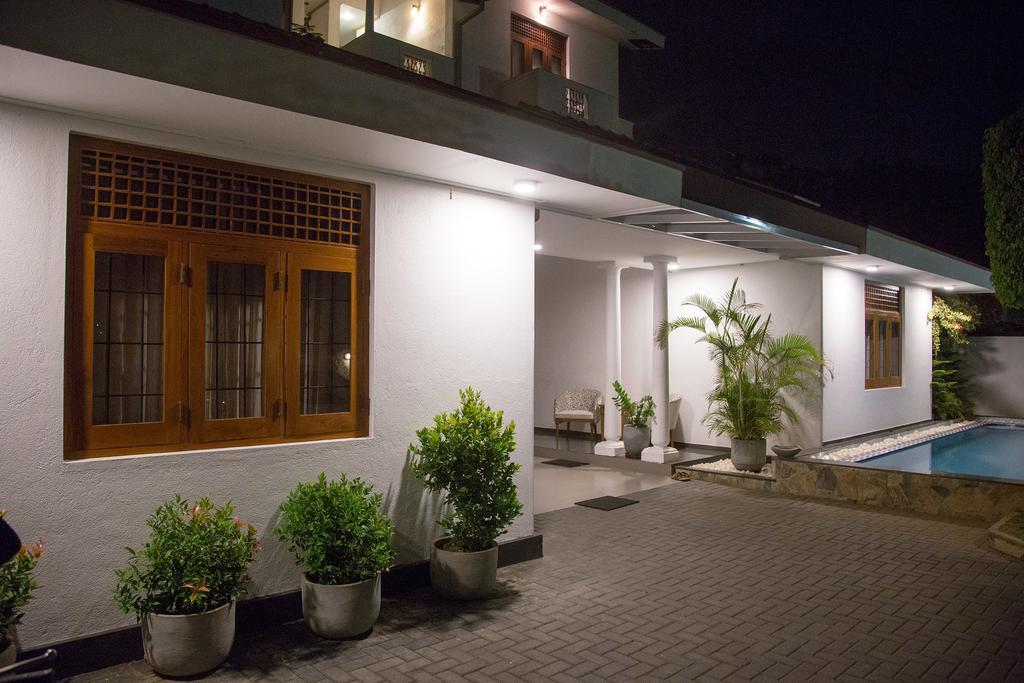 Suriya Arana Bed and Breakfast Negombo Buitenkant foto