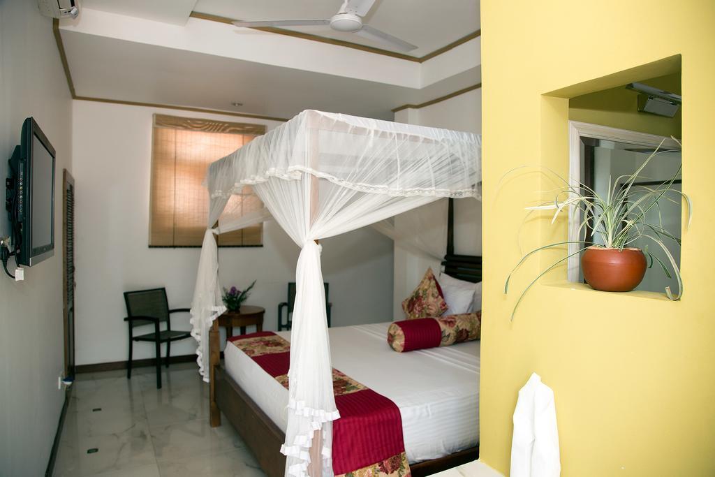 Suriya Arana Bed and Breakfast Negombo Buitenkant foto