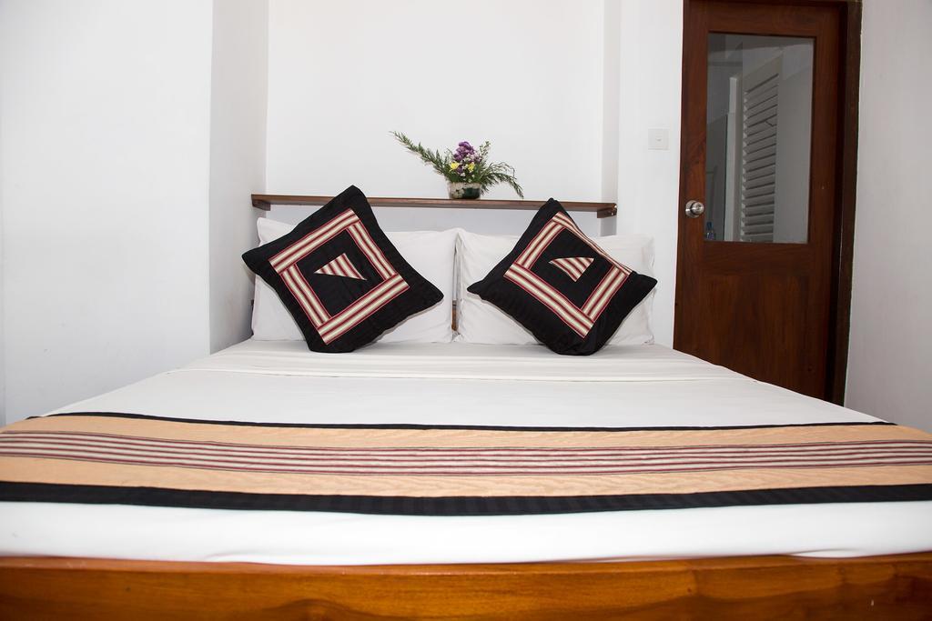 Suriya Arana Bed and Breakfast Negombo Buitenkant foto
