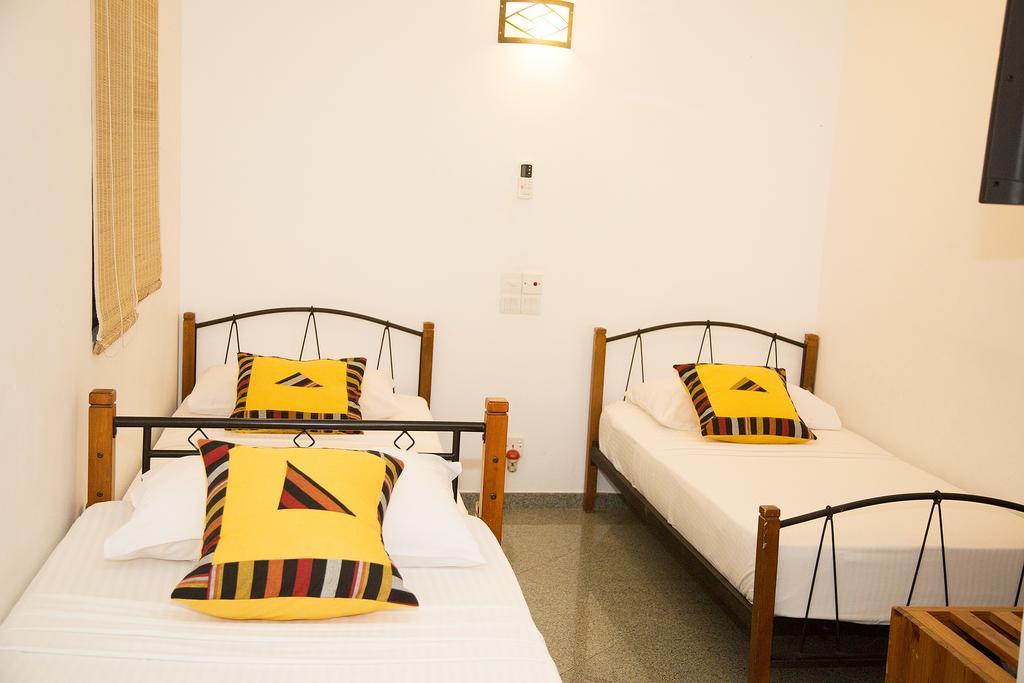 Suriya Arana Bed and Breakfast Negombo Buitenkant foto