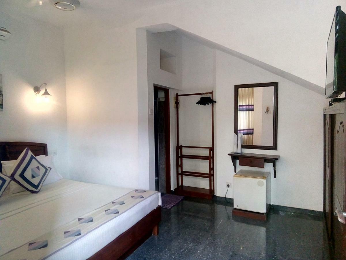 Suriya Arana Bed and Breakfast Negombo Buitenkant foto