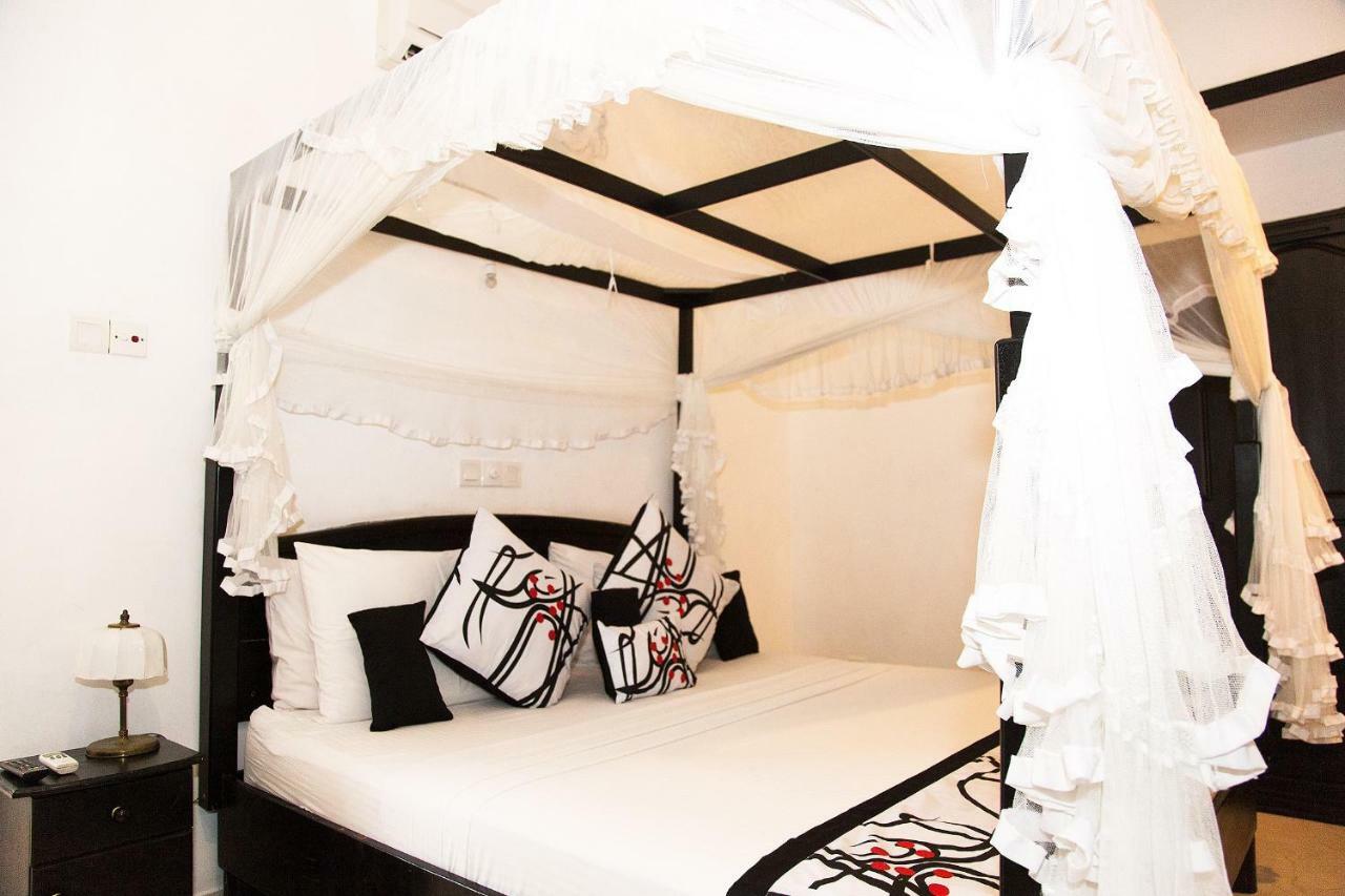 Suriya Arana Bed and Breakfast Negombo Buitenkant foto