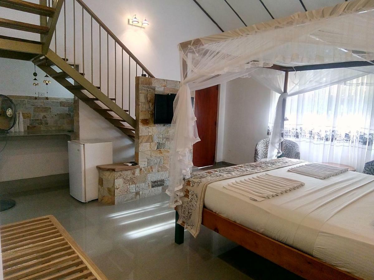 Suriya Arana Bed and Breakfast Negombo Buitenkant foto