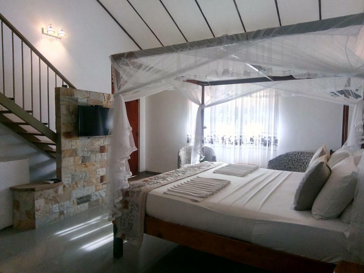 Suriya Arana Bed and Breakfast Negombo Buitenkant foto